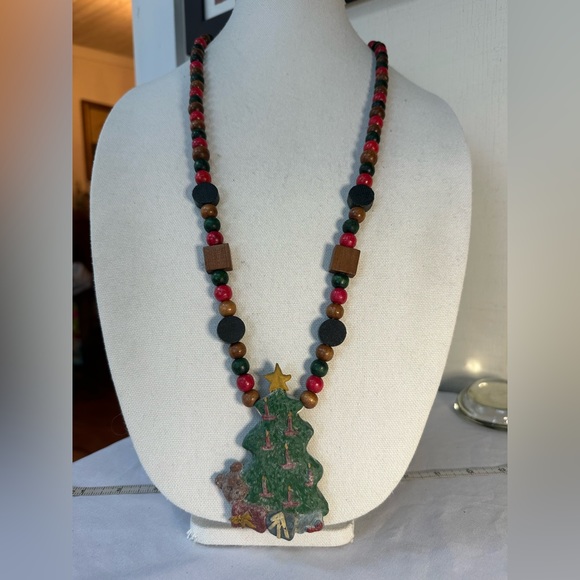 Older handmade Christmas tree necklace - Picture 1 of 4